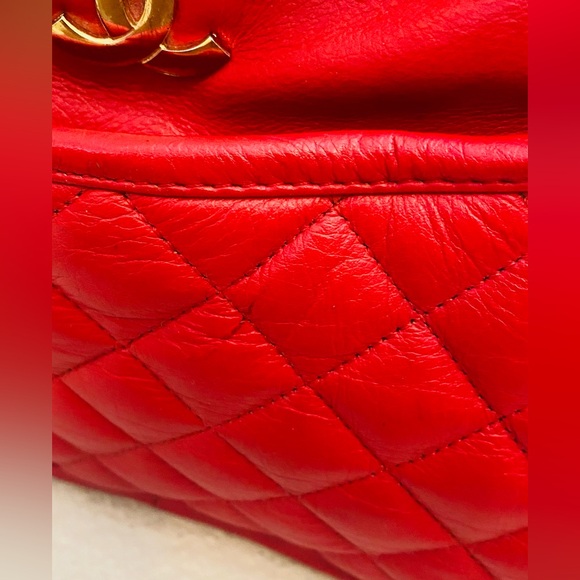 Vintage Chic Red Quilted CameraBag - Picture 5 of 9